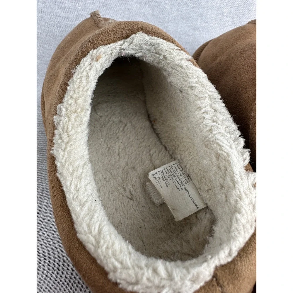 Target Kids‎ Chestnut Brown Faux Fur Lined Slip On Moccasin Slippers Size 10
